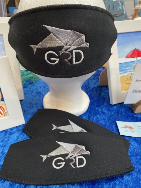 Handgemachtes Neopren-Maskenbad mit GRD-Logo